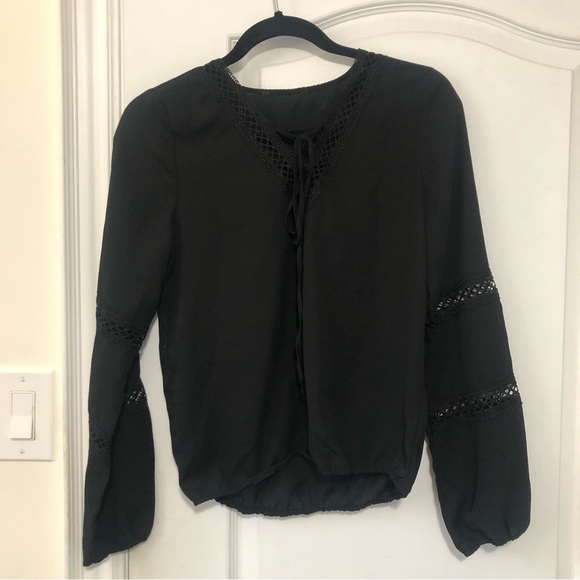 Black victorian style blouse - Picture 2 of 3